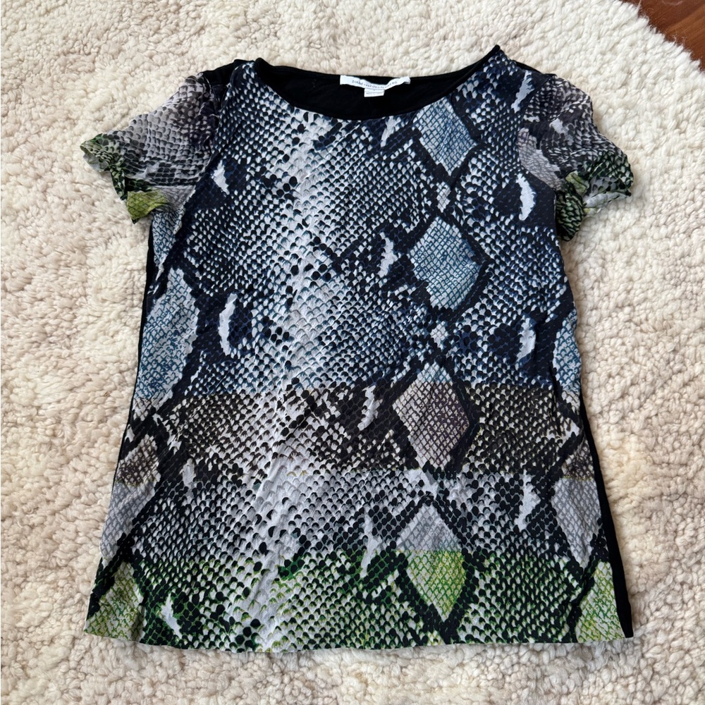 Diane Von Furstenberg Blue and Black Patterned Top